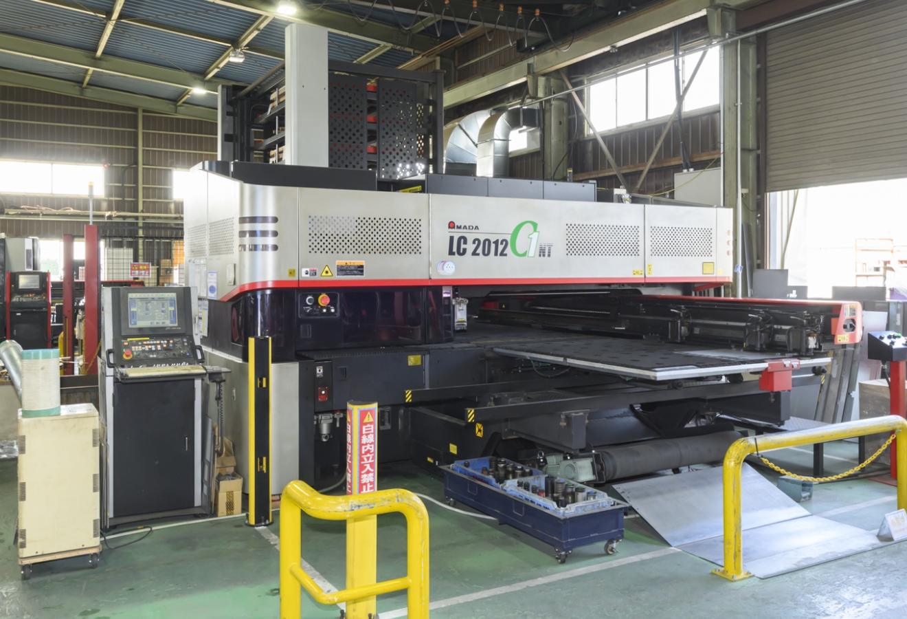 アマダ（AMADA）　LC-2012C1 レーザー・パンチ複合加工機